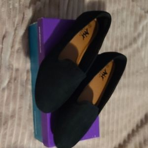 *BRAND NEW*  Air Flex flats